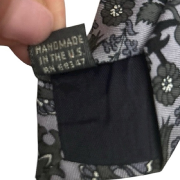 Silk Men’s Tie Black Charcoal Floral Pattern with Pins Flowers Punk Grunge - Picture 9 of 10